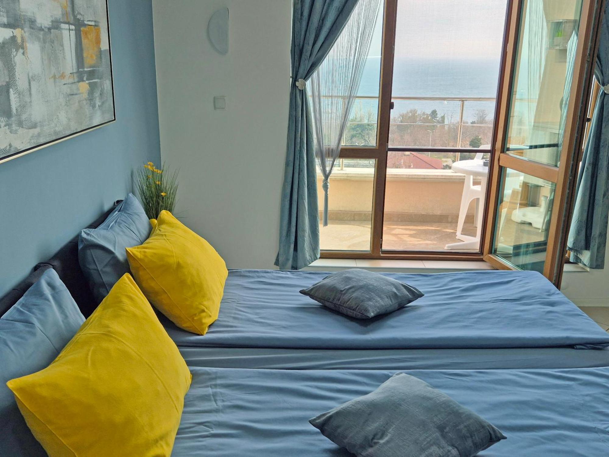 Black Sea Narcissus - Quiet With Amazing Sea View